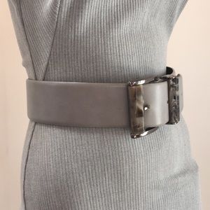 Oscar de la Renta Grey 2” Wide Calfskin Belt M